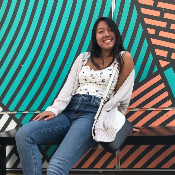 Profile Picture of Jasmine Loo (@jasmineloo922) on Poshmark