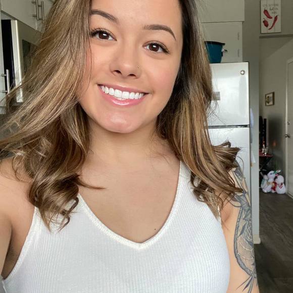 Profile Picture of Cheyanne Bohr (@cheytown52) on Poshmark