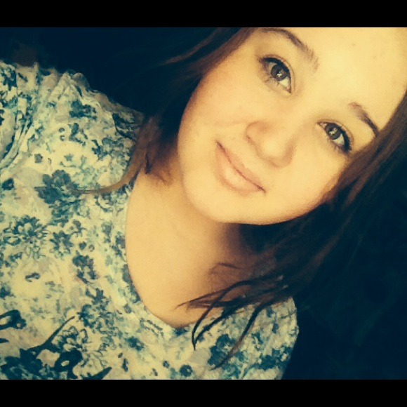 Profile Picture of Rachel Dartouzos (@rachelamyy_) on Poshmark