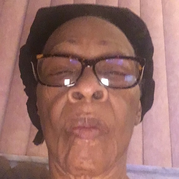 Profile Picture of Bertha Mitchell (@berthirls) on Poshmark