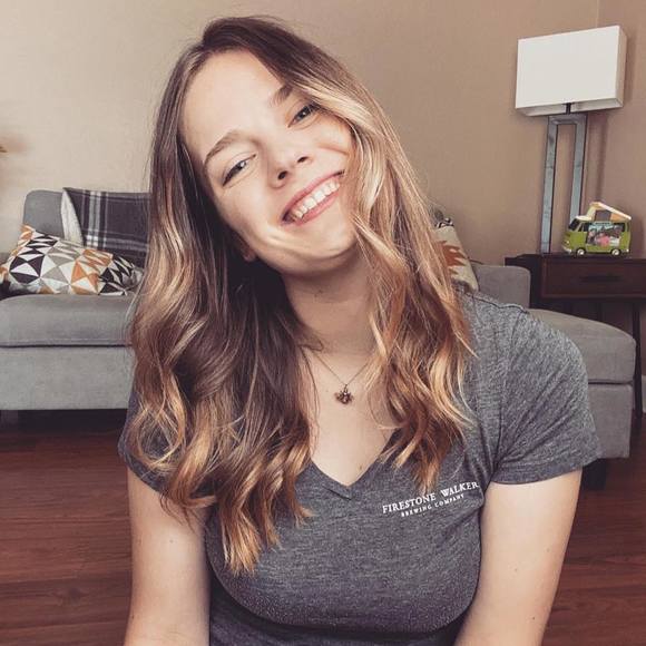 Profile Picture of Joanna Berlinska (@joannaberlinska) on Poshmark