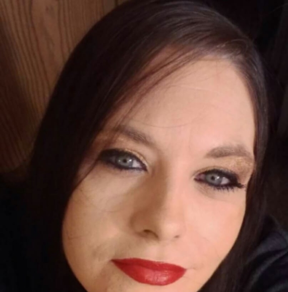 Profile Picture of Mandy Perry (@mandaline84) on Poshmark