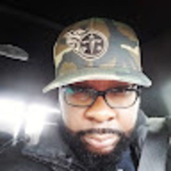 Profile Picture of Jeffery Huddleston (@jefferyhuddl750) on Poshmark