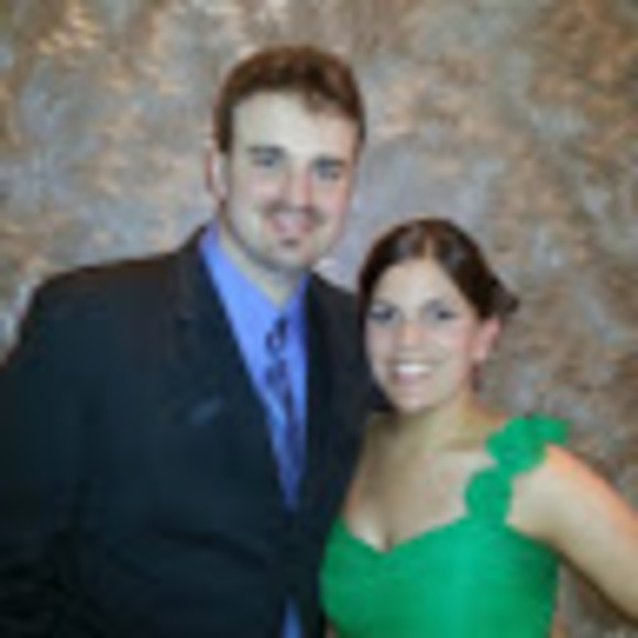 Profile Picture of Renee Giann (@rena838) on Poshmark