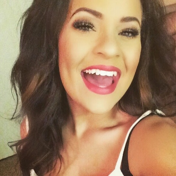 Profile Picture of Sadie Wright (@sadiemay496) on Poshmark