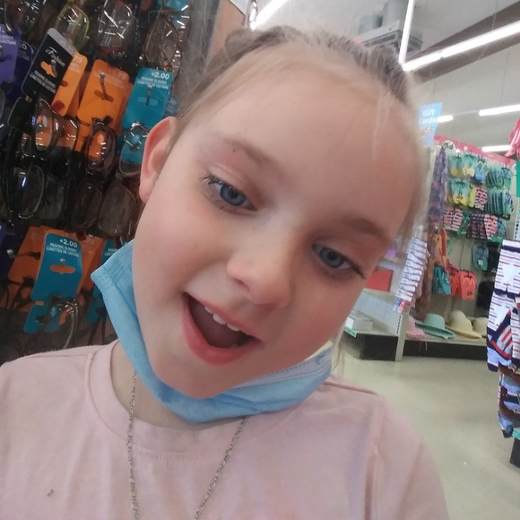 Profile Picture of Brittany Ostler (@brittajean06) on Poshmark