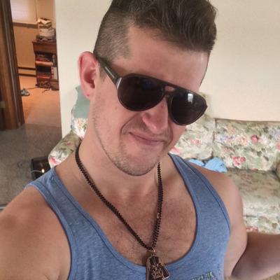 Profile Picture of Andrew-Paul Carbone (@DoctorNarWhale) on Twitter