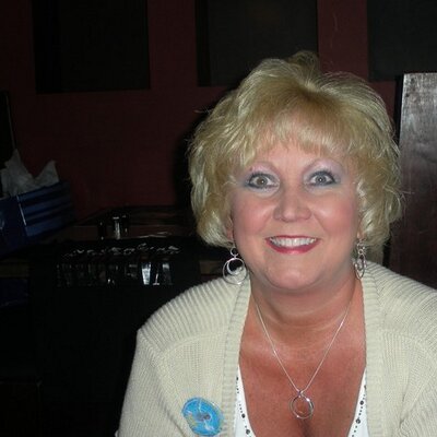 Profile Picture of Toya Davis (@NEVERMINDROCKS) on Twitter