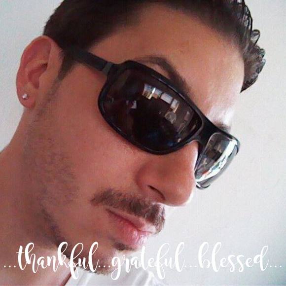 Profile Picture of Cheech Perrelli (@cheechperrelli) on Poshmark