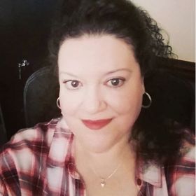 Profile Picture of Michele Yates {The Homesteading Cottage} (@homesteadingctg) on Pinterest