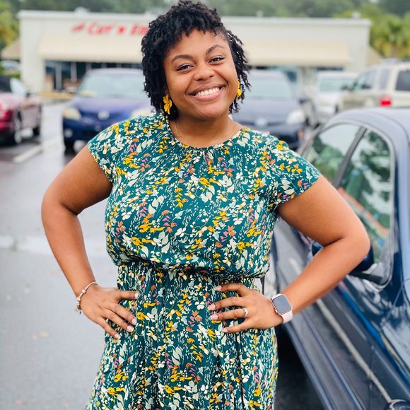 Profile Picture of Synthia Averhart (@synthiaaverhart) on Poshmark