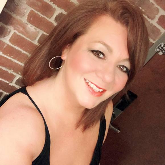 Profile Picture of Lori Walden (@lori_walden) on Poshmark