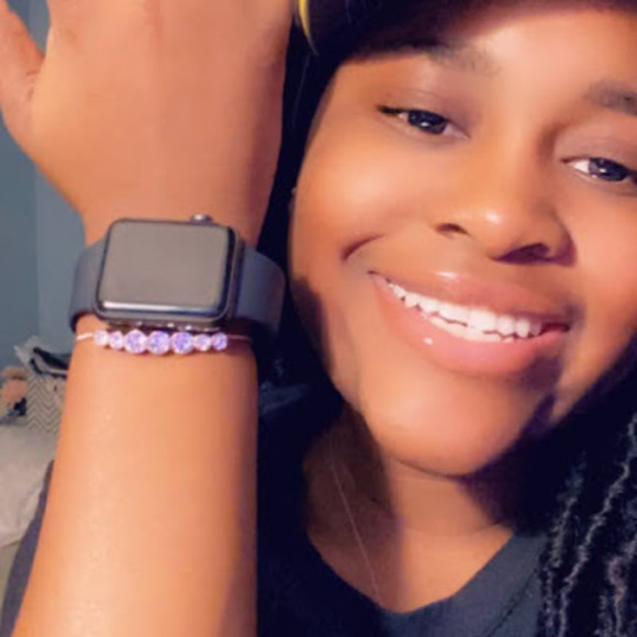 Profile Picture of Jennie jennayoue Jennouh (@jjennouh) on Poshmark