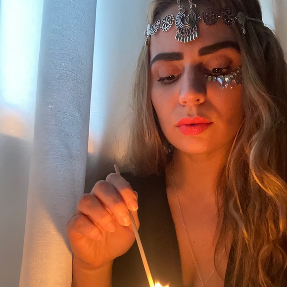 Profile Picture of Rhiannon Replin (@jadedarray) on Poshmark