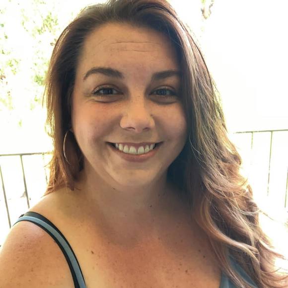 Profile Picture of Nikki Hosford (@nikkihosford) on Poshmark