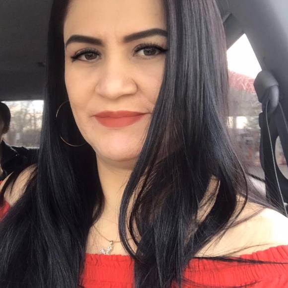 Profile Picture of Miranda Ramirez (@rosamiranda02) on Poshmark