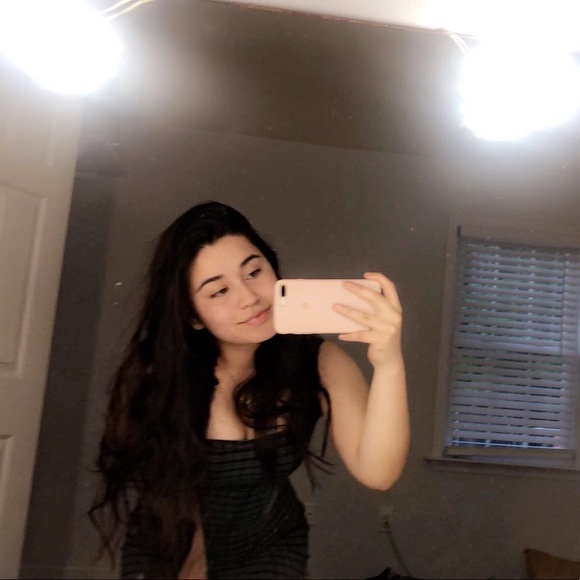 Profile Picture of Emelin Trejo (@emelintrejoi) on Poshmark