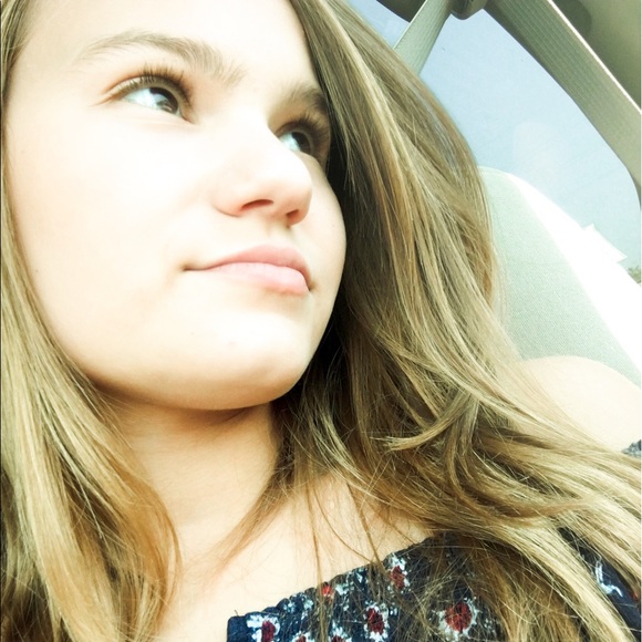 Profile Picture of Rachel Sjurseth (@rachelsjur) on Poshmark