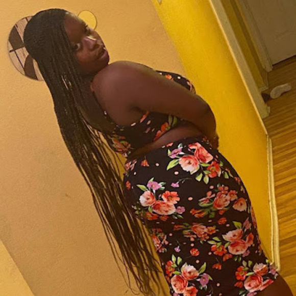 Profile Picture of Ahkia Pickron (@03ahkpic90031) on Poshmark