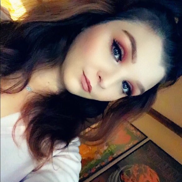 Profile Picture of Alexa Jordan (@alexajordan421) on Poshmark