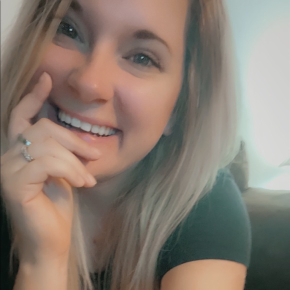 Profile Picture of Samantha Cressler (@scressler) on Poshmark
