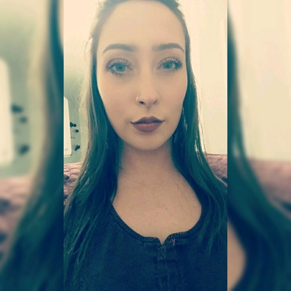 Profile Picture of Cheyenne Webb (@cbw1992) on Poshmark