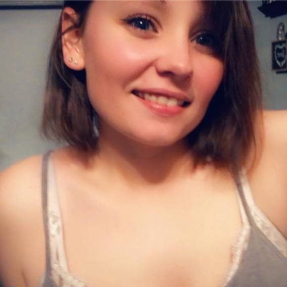 Profile Picture of Stefanie Sandsmark (@ssandsmark) on Poshmark