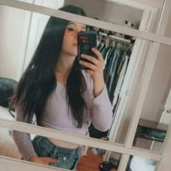 Profile Picture of Claire Corrigan (@cmcorrig) on Poshmark