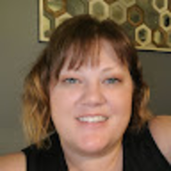 Profile Picture of Melanie Fergason (@melfergason) on Poshmark