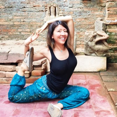 Profile Picture of Mona Van (@MV_YogaOfSound) on Twitter