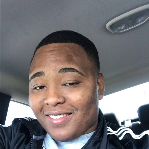 Profile Picture of Travis Reeves (@treeves0623) on Poshmark