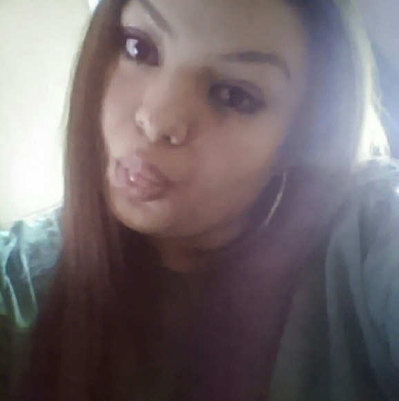 Profile Picture of Lucia Roman (@luciamroman1987) on Poshmark