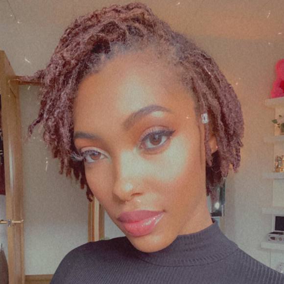 Profile Picture of Tiandra Singleton (@tiandra90) on Poshmark