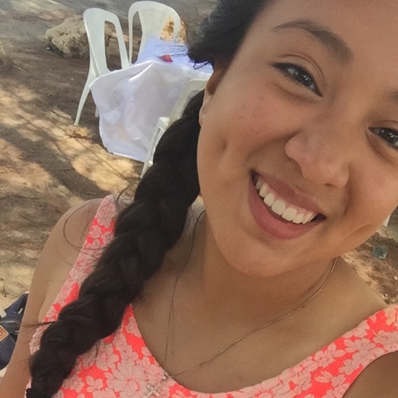 Profile Picture of Sienna Ramirez (@siennarae99) on Poshmark