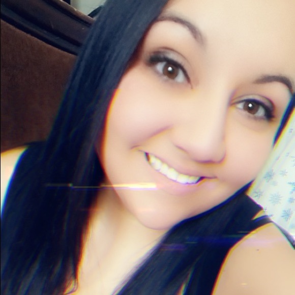 Profile Picture of Erika Resendiz (@ixerikaroseix) on Poshmark