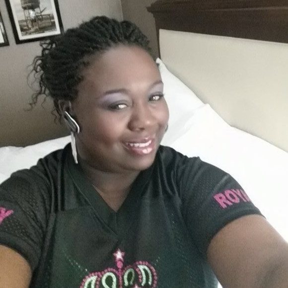 Profile Picture of Charelle Smith-harris (@charelleharris) on Poshmark