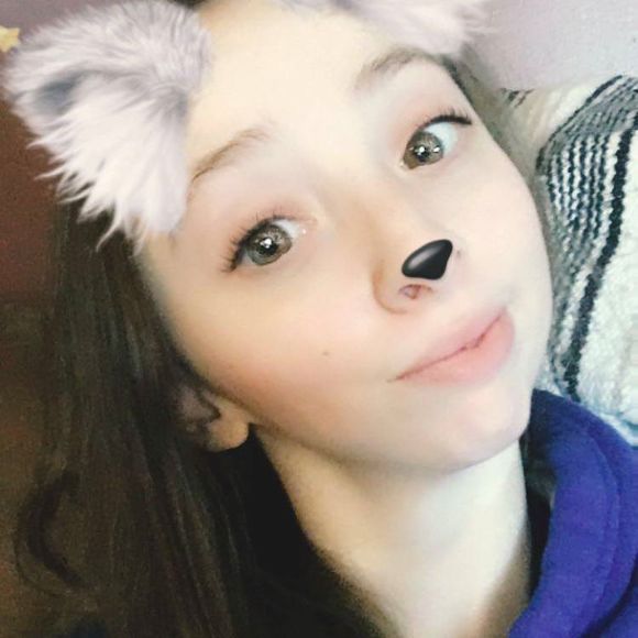 Profile Picture of Whitley Devary (@whitleydevary) on Poshmark