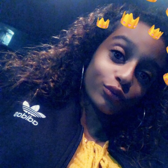 Profile Picture of Jerryann Goytia (@jerry_merie) on Poshmark