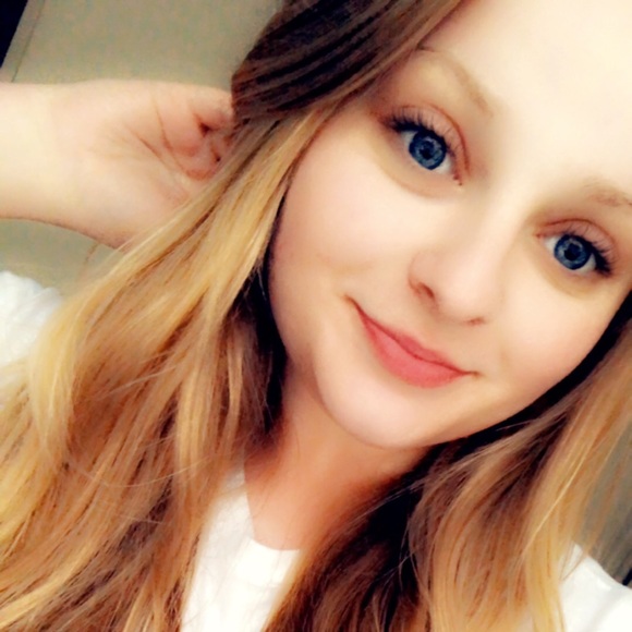 Profile Picture of Leighann Moore (@stoney103) on Poshmark