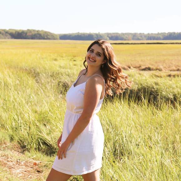 Profile Picture of Elizabeth Kutzer (@lizzietennis) on Poshmark