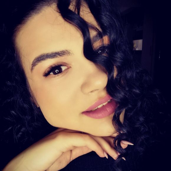 Profile Picture of Raluca Acatrinei (@ralu023) on Poshmark