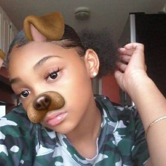 Profile Picture of Jacie Umpierre (@queenjaciej) on Poshmark