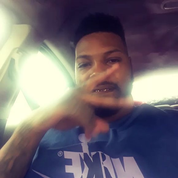 Profile Picture of Darius Foster (@darius_foster) on Poshmark