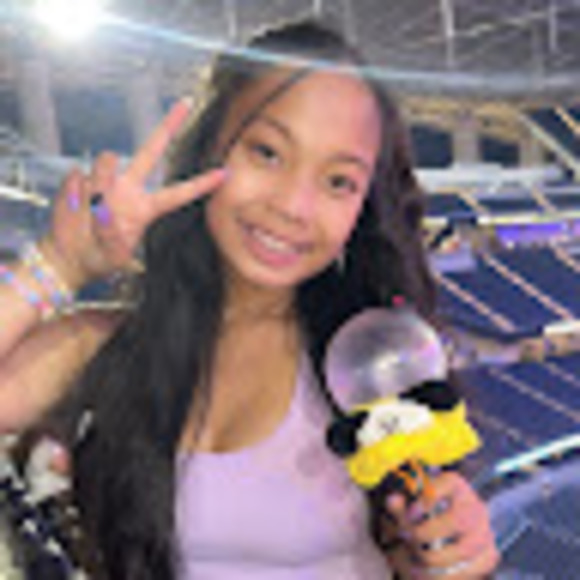 Profile Picture of Charlise Aboyme (@charliseaboyme) on Poshmark