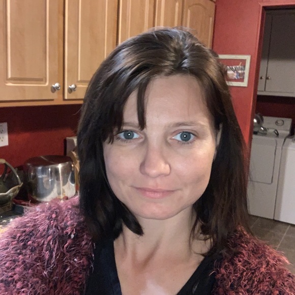 Profile Picture of Marcia Howard (@marciahoward943) on Poshmark