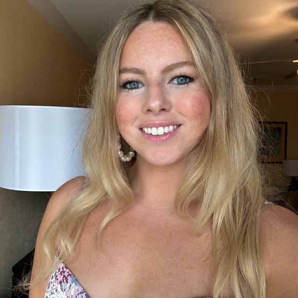 Profile Picture of Kate Mccormack (@katemccormack02) on Poshmark