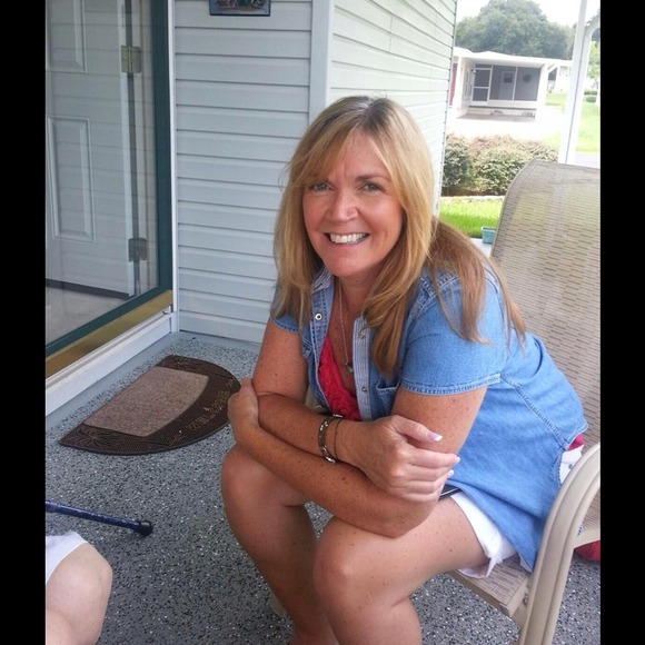 Profile Picture of Jeanne Abel (@jeanneabel) on Poshmark