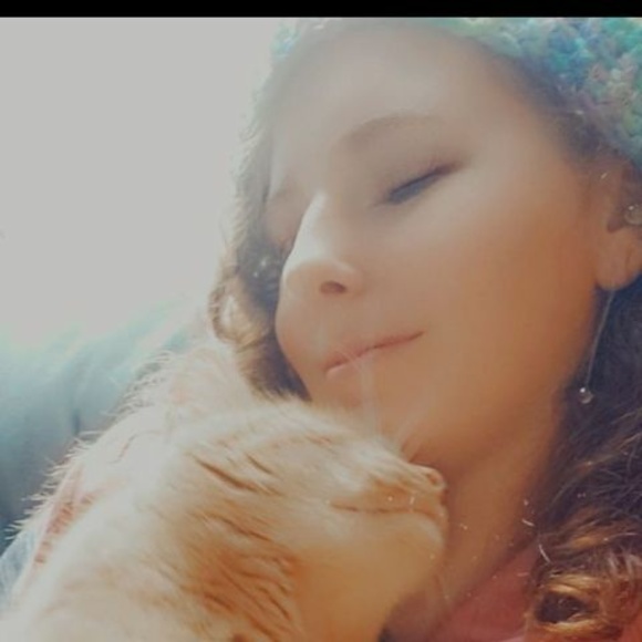 Profile Picture of Alyssa Gatlin (@ag9feelinfine) on Poshmark