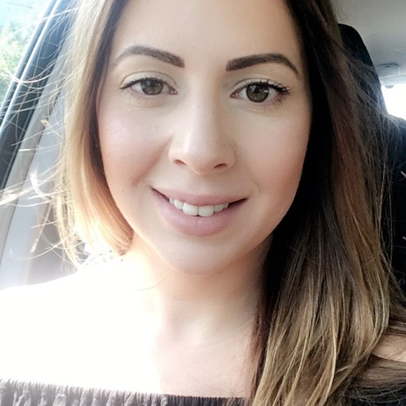 Profile Picture of Erica Pallante (@ericakpallante) on Poshmark