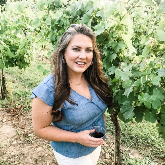 Profile Picture of Kassie Andrews (@kassieandrews) on Poshmark